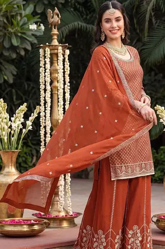 women ethnic motifs printed regular kurta with sharara & with dupatta
