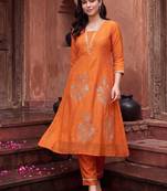 women ethnic motifs embroidered regular kurta with trousers