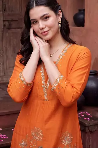 women ethnic motifs embroidered regular kurta with trousers