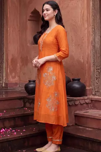 women ethnic motifs embroidered regular kurta with trousers