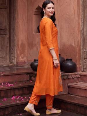 women ethnic motifs embroidered regular kurta with trousers 6