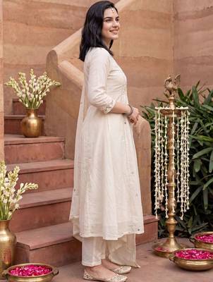 women floral embroidered empire thread work cotton kurta with trousers & with dupatta 3