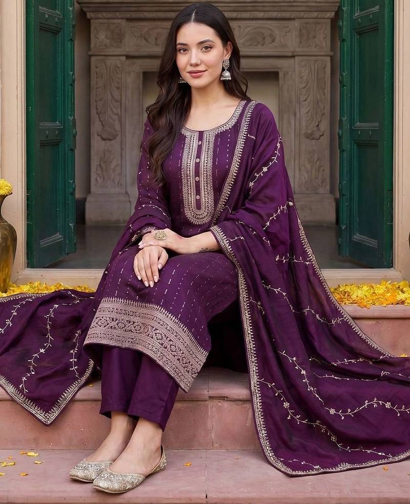 women ethnic motifs embroidered regular thread work kurta with trousers & with dupatta