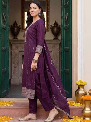 women ethnic motifs embroidered regular thread work kurta with trousers & with dupatta 3