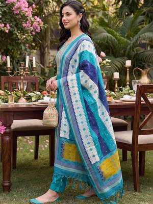 women ethnic motifs embroidered regular thread work kurta with trousers & with dupatta 1