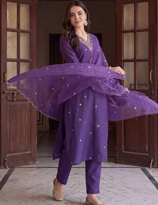 women ethnic motifs embroidered regular thread work kurta with trousers & with dupatta 2
