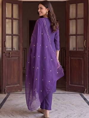 women ethnic motifs embroidered regular thread work kurta with trousers & with dupatta 5