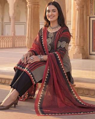 women ethnic motifs printed regular cotton kurta with trousers & with dupatta 2