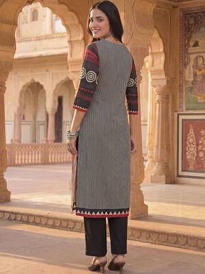 women ethnic motifs printed regular cotton kurta with trousers & with dupatta 6