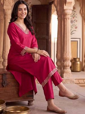 women regular thread work kurta with trousers 3