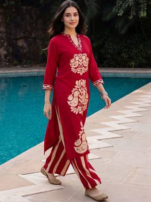women ethnic motifs printed regular kurta with palazzos 3