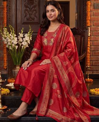women ethnic motifs embroidered regular thread work kurta with trousers & with dupatta 1