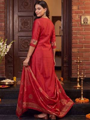 women ethnic motifs embroidered regular thread work kurta with trousers & with dupatta 4