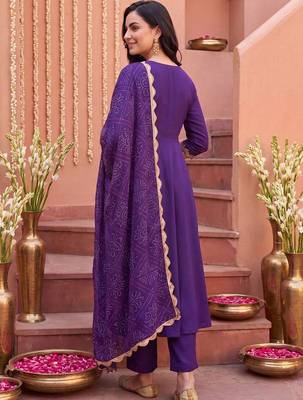 women ethnic motifs embroidered regular thread work kurta with trousers & with dupatta 4
