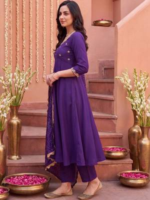 women ethnic motifs embroidered regular thread work kurta with trousers & with dupatta 5