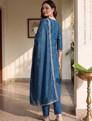 women ethnic motifs regular kurta with trousers & with dupatta 3