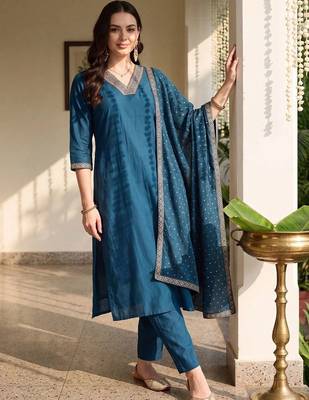 women ethnic motifs regular kurta with trousers & with dupatta 4
