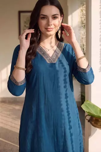 women ethnic motifs regular kurta with trousers & with dupatta