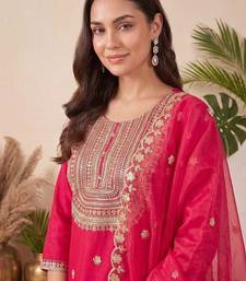 women ethnic motifs embroidered regular kurta with trousers & with dupatta