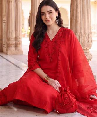 women ethnic motifs embroidered regular thread work kurta with trousers & with dupatta 2