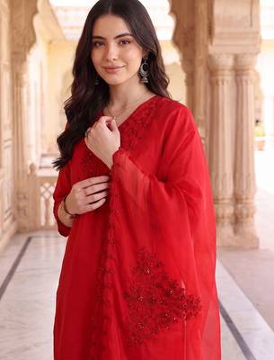 women ethnic motifs embroidered regular thread work kurta with trousers & with dupatta 3