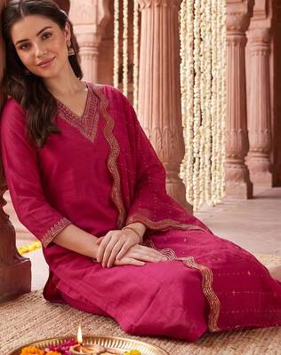 women ethnic motifs regular kurta with trousers & with dupatta 2