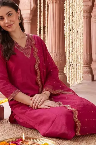 women ethnic motifs regular kurta with trousers & with dupatta