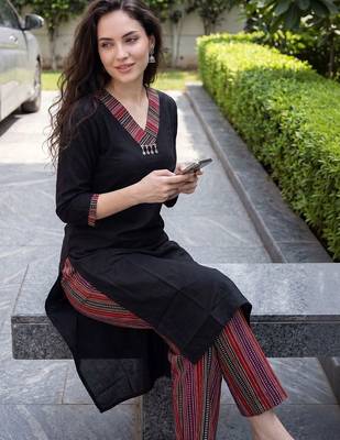 women regular cotton kurta with trousers 1