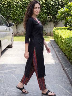 women regular cotton kurta with trousers 4