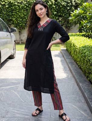 women regular cotton kurta with trousers 5