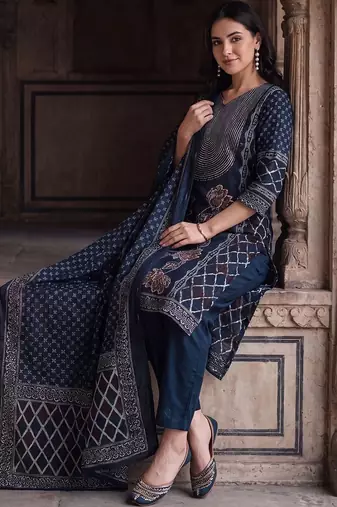 women ethnic motifs printed regular cotton kurta with trousers & with dupatta