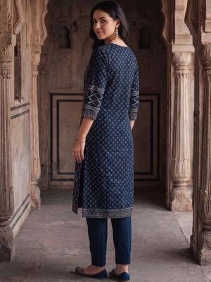 women ethnic motifs printed regular cotton kurta with trousers & with dupatta 4
