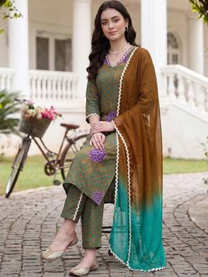 women printed regular cotton kurta with trousers & with dupatta 1