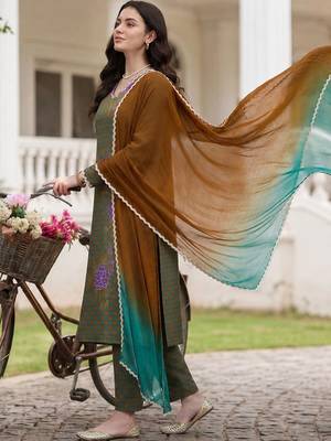 women printed regular cotton kurta with trousers & with dupatta 3