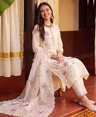 women floral embroidered regular thread work kurta with trousers & with dupatta 1