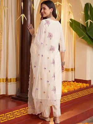 women floral embroidered regular thread work kurta with trousers & with dupatta 4