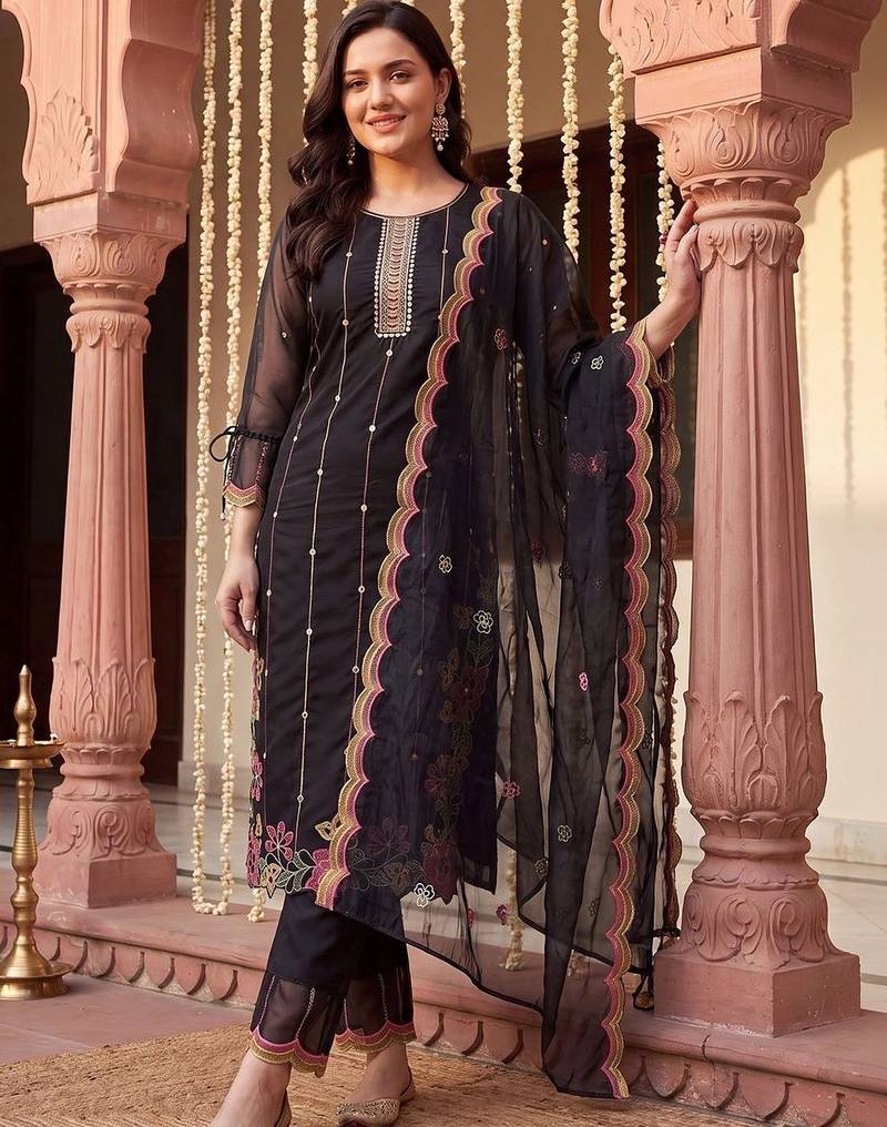 women floral embroidered regular thread work kurta with trousers & with dupatta