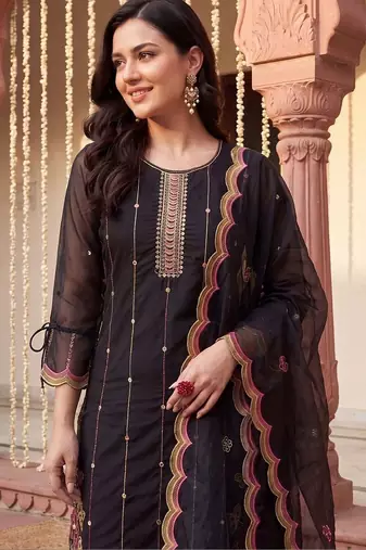 women floral embroidered regular thread work kurta with trousers & with dupatta
