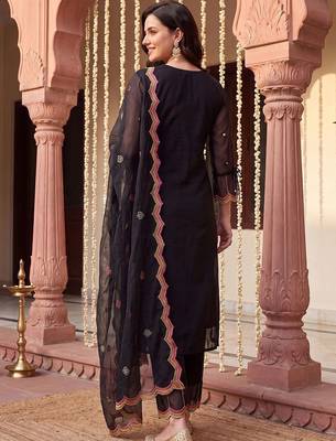 women floral embroidered regular thread work kurta with trousers & with dupatta 4