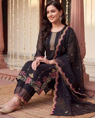 women floral embroidered regular thread work kurta with trousers & with dupatta 5