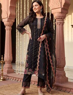 women floral embroidered regular thread work kurta with trousers & with dupatta 6