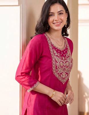 women ethnic motifs embroidered regular thread work kurta with trousers & with dupatta 3