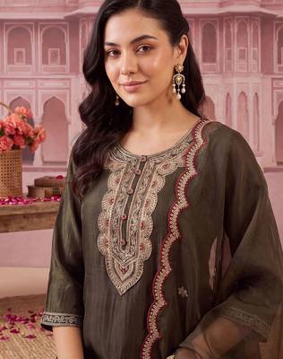 women ethnic motifs embroidered regular thread work liva kurta with trousers & with dupatta 2