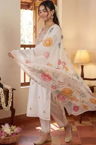 women floral embroidered regular thread work kurta with trousers & with dupatta