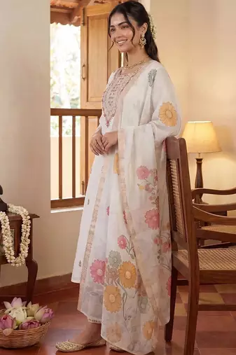 women floral embroidered regular thread work kurta with trousers & with dupatta