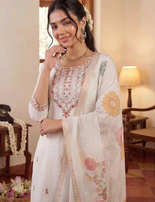women floral embroidered regular thread work kurta with trousers & with dupatta 6