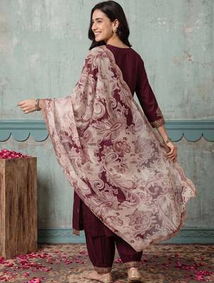 women ethnic motifs embroidered regular thread work kurta with patiala & with dupatta 3