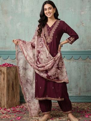 women ethnic motifs embroidered regular thread work kurta with patiala & with dupatta 5
