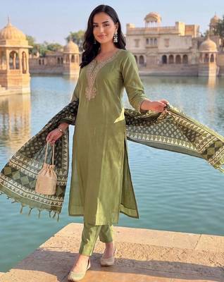 women ethnic motifs embroidered regular thread work kurta with trousers & with dupatta 2