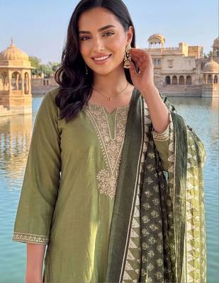women ethnic motifs embroidered regular thread work kurta with trousers & with dupatta 5